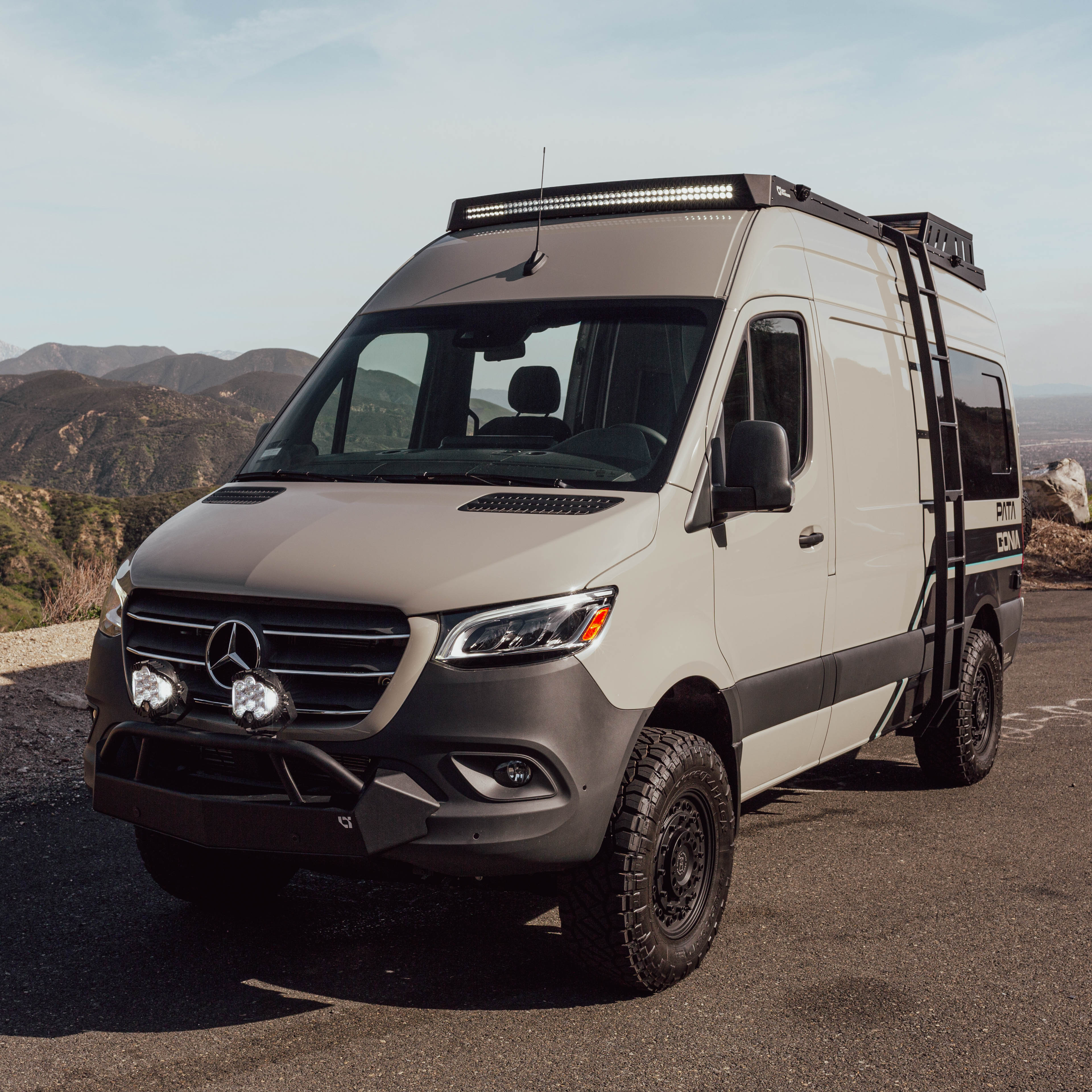 Exterior Upgrade Bundle (ElitePro Roof Rack + TrailGuard Front Bumper)
